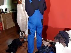 Hausfrau geht fremd und fickt den Elektriker anal